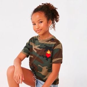 Forever 21 girls camo heart graphic shirt